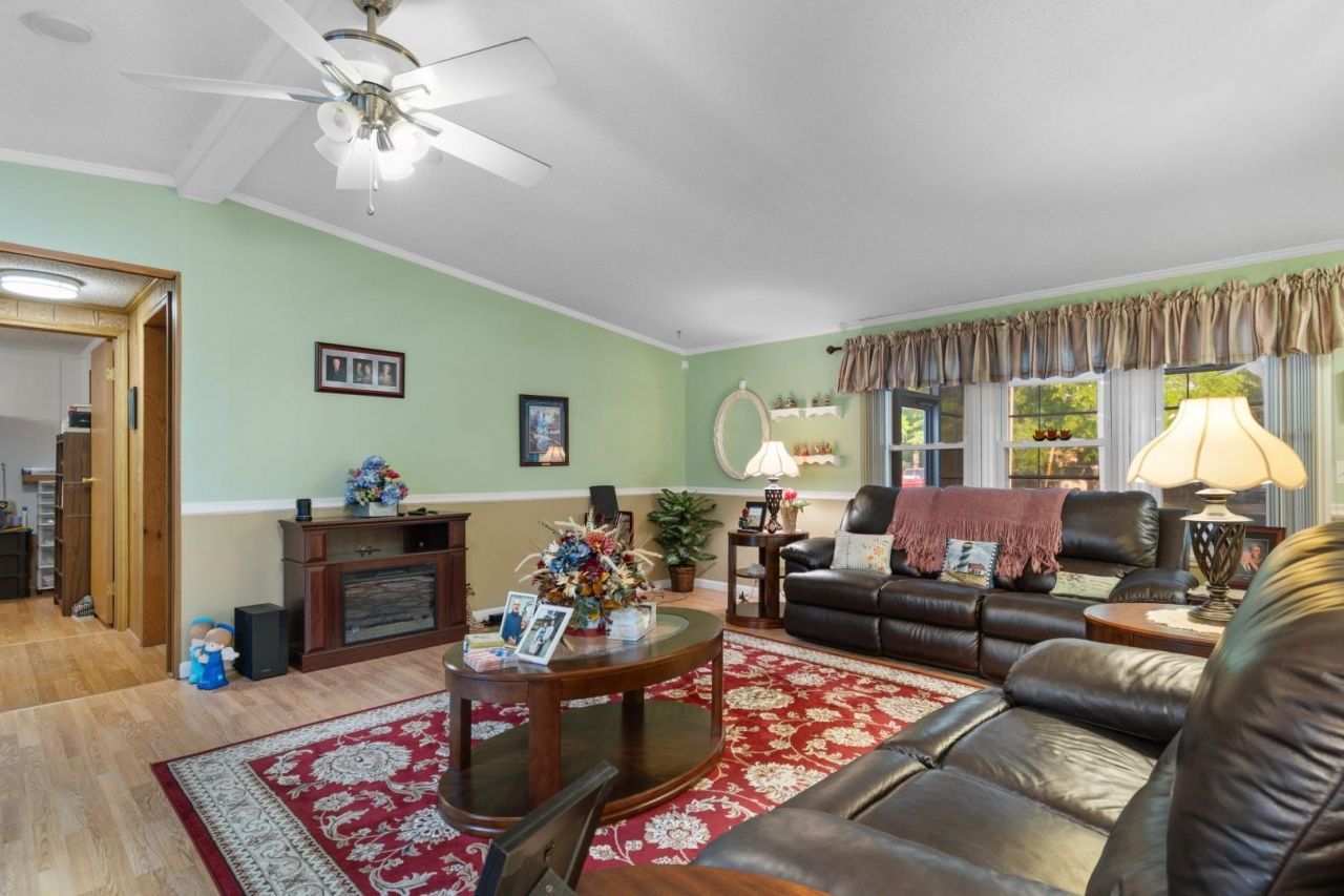 4421 Misty Ln. Photo 9