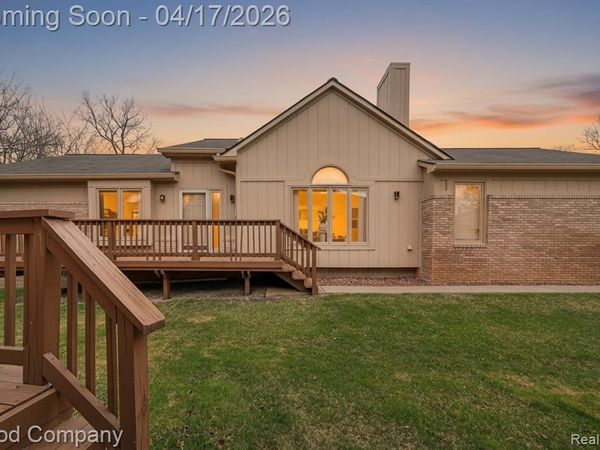 21650 River Ridge Trail, Farmington Hills, MI 48335