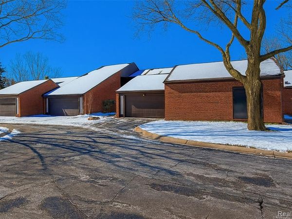 3082 Lindenwood Drive, Dearborn, MI 48120