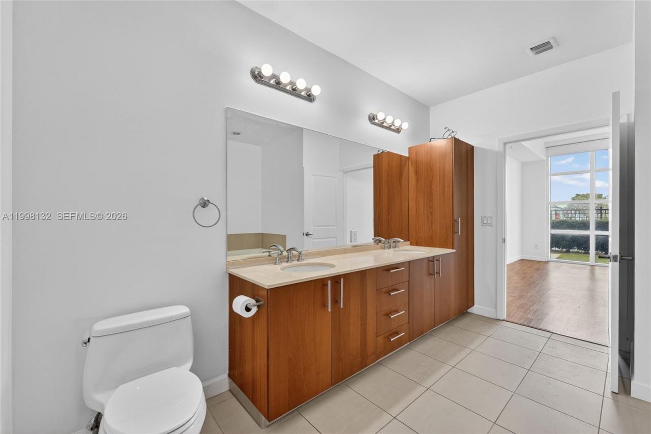 1945 S Ocean Dr, Unit M2, Hallandale Beach, FL 33009 Photo