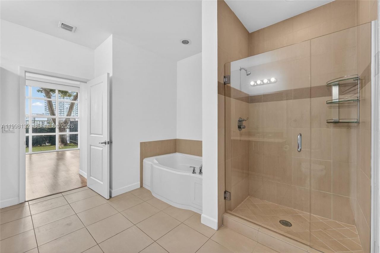 1945 S Ocean Dr, Unit M2, Hallandale Beach, FL 33009 Photo