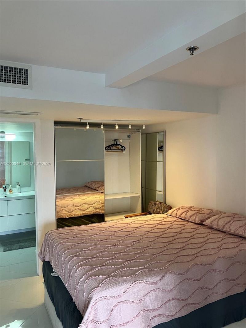 555 NE 15th St, Unit 19K, Miami, FL 33132 Photo