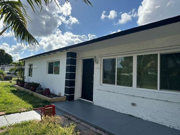 2458 Plunkett St, Hollywood, FL 33020