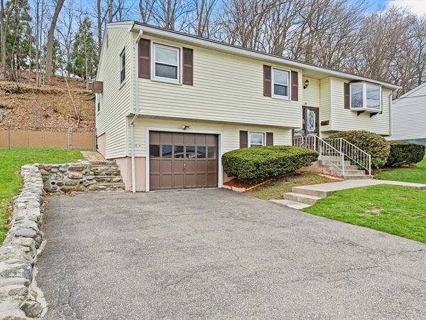 23 Buttaro Rd, Woburn, MA 01801