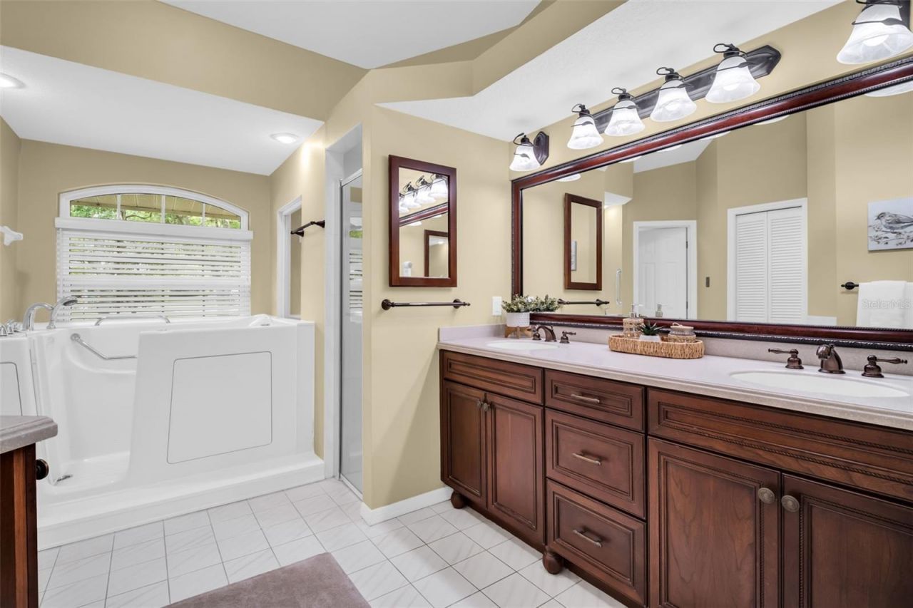 1404 East Lake Woodlands Parkway, Oldsmar, FL 34677 Photo