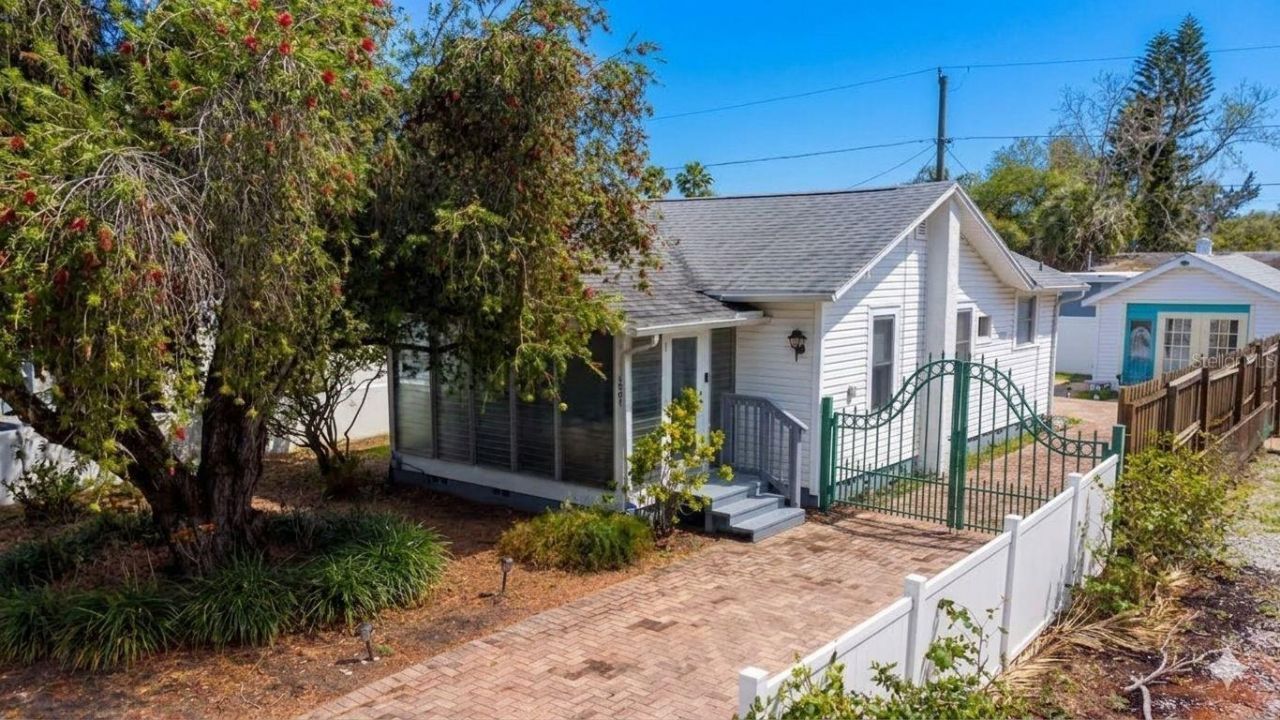 2907 Clinton Street S, Gulfport, FL 33707 Main Photo