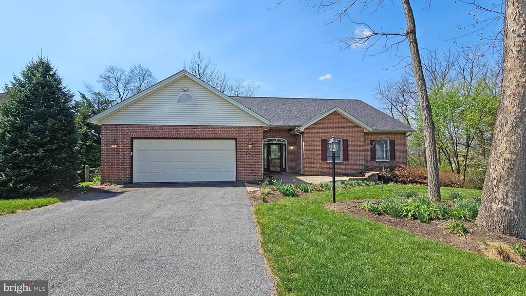 132 Buckingham Drive, Chambersburg, PA 17201 Main Photo