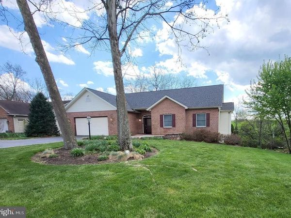 132 BUCKINGHAM DRIVE, CHAMBERSBURG, PA 17201