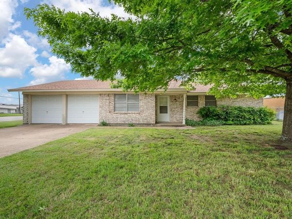 1912 Joslin Street, Cleburne, TX 76033