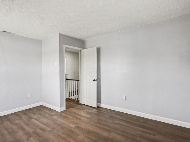 5463 Sedalia Drive, Columbus, OH 43232 Photo 9