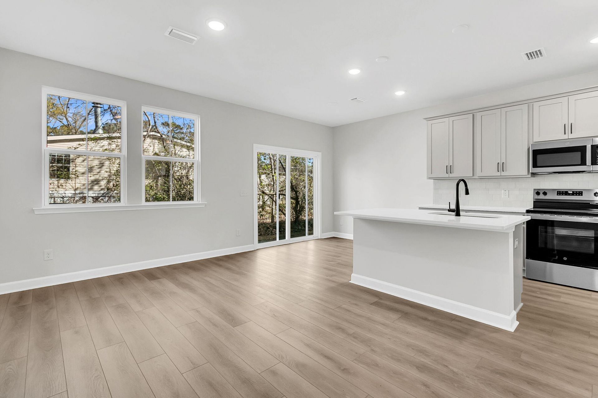 119 Berry Shoals Drive Photo 6