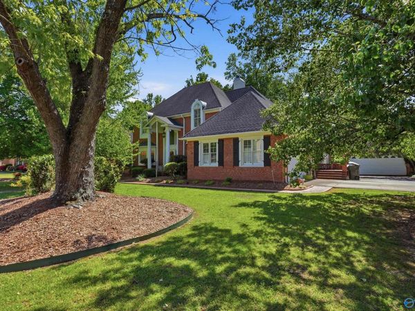 1544 Blackhall Lane SE, Decatur, AL 35601
