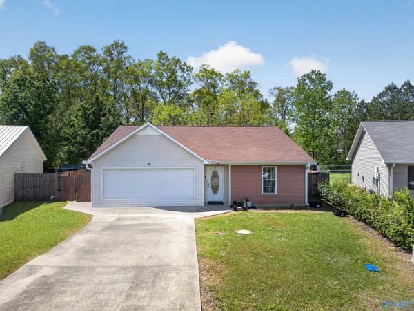 326 Autumnwood Drive, Rainbow City, AL 35906