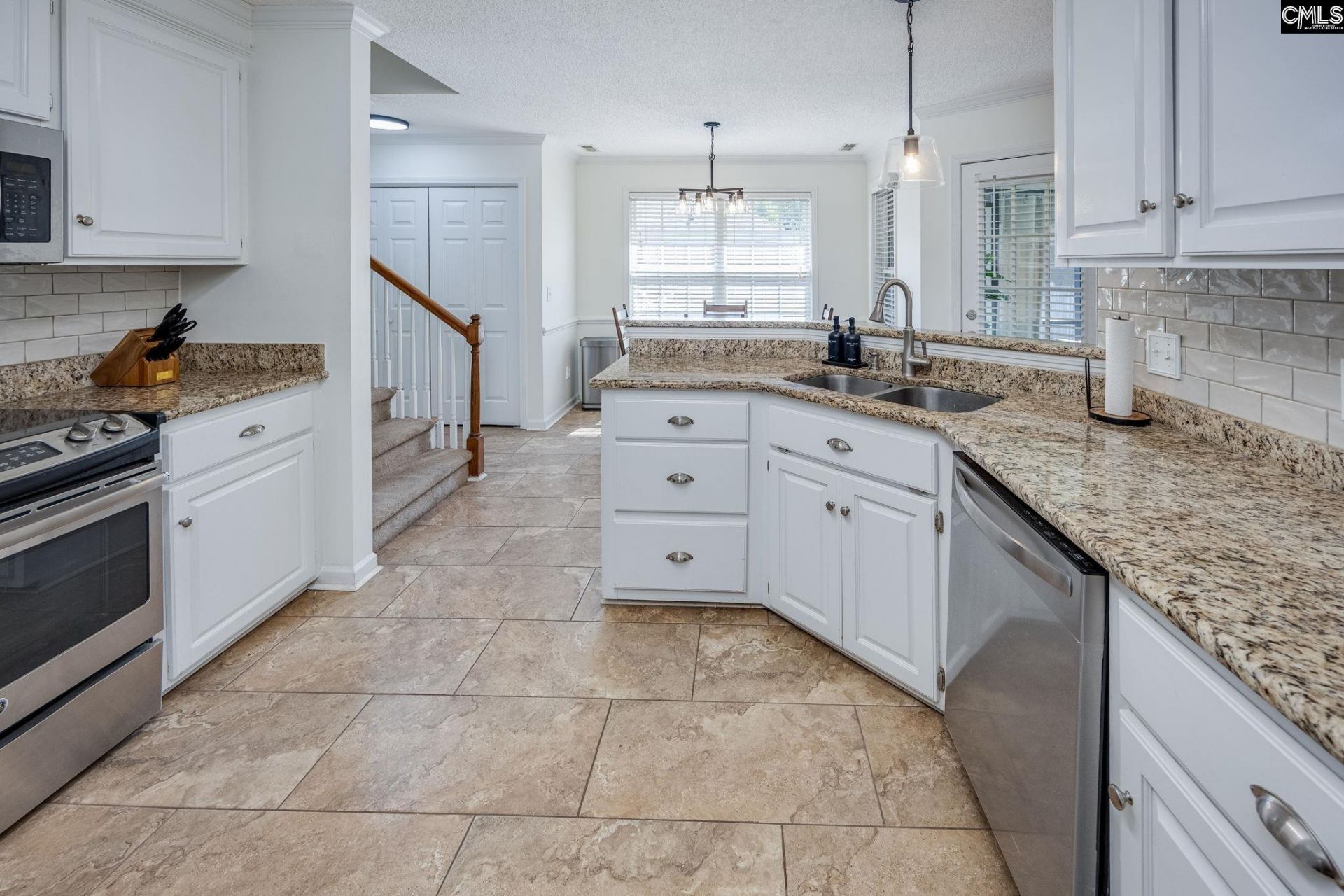 6 Holly Thorn Court  Photo 12