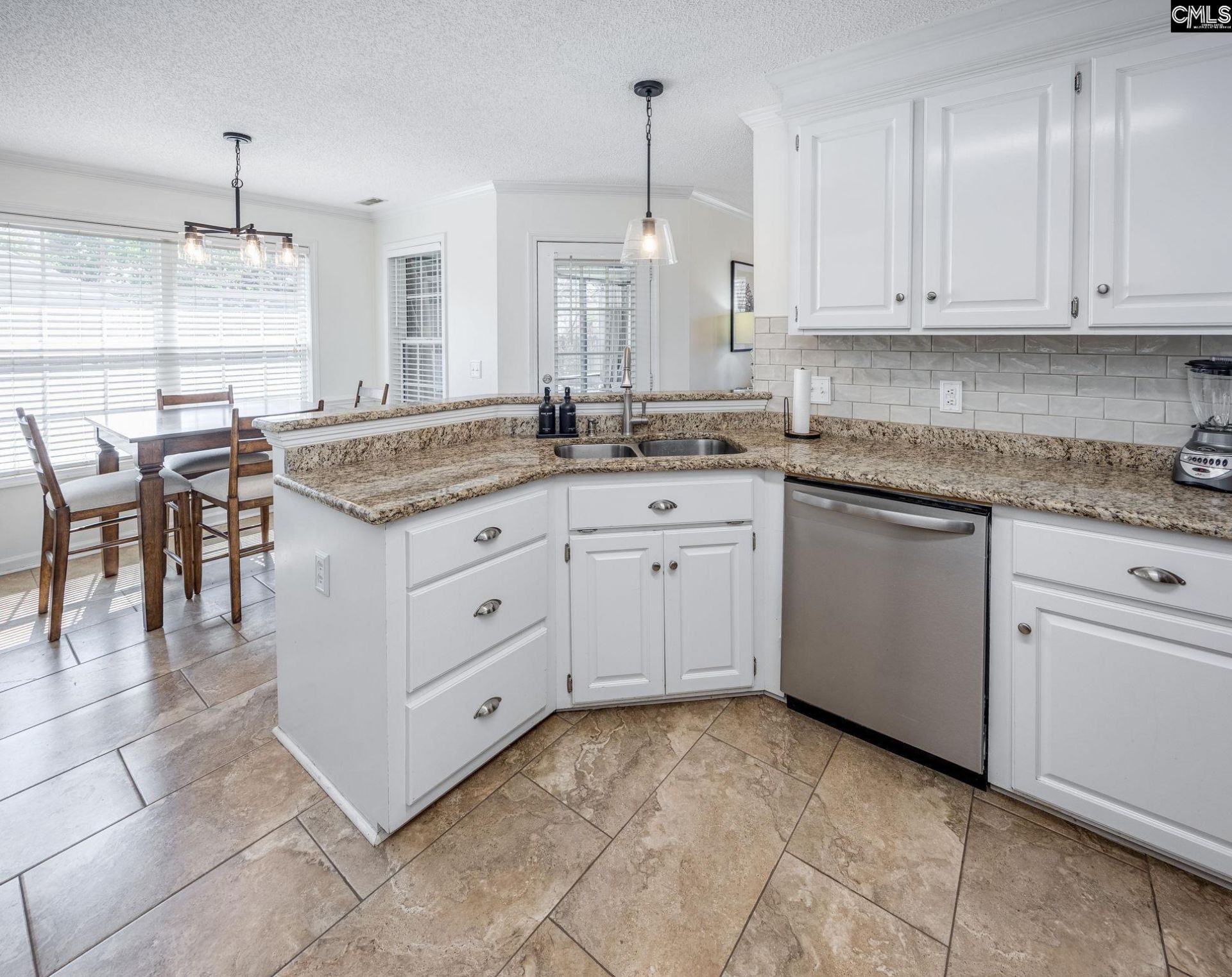 6 Holly Thorn Court  Photo 13