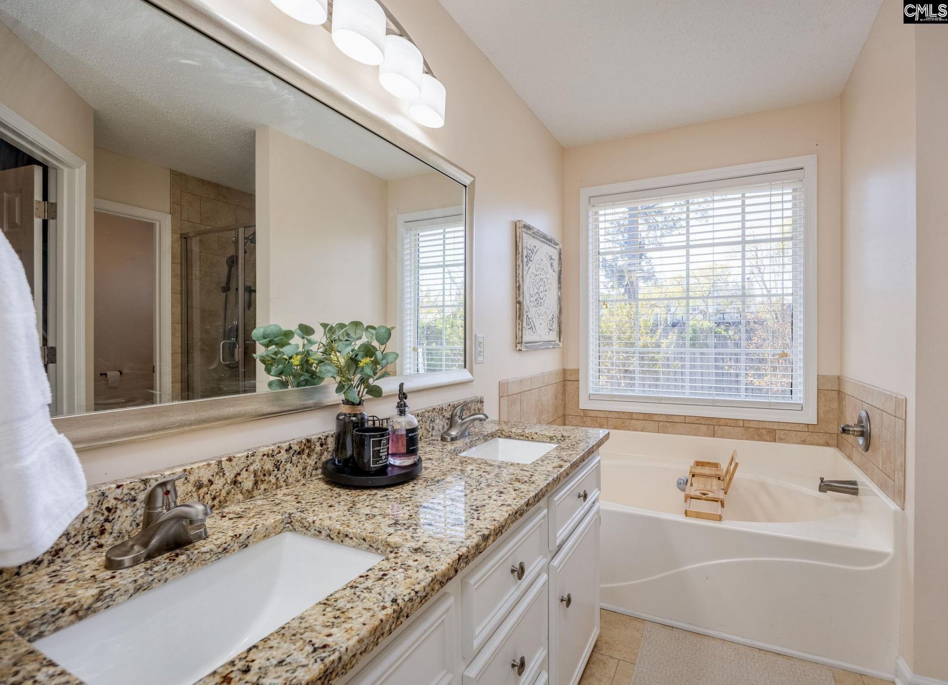 6 Holly Thorn Court Photo 17