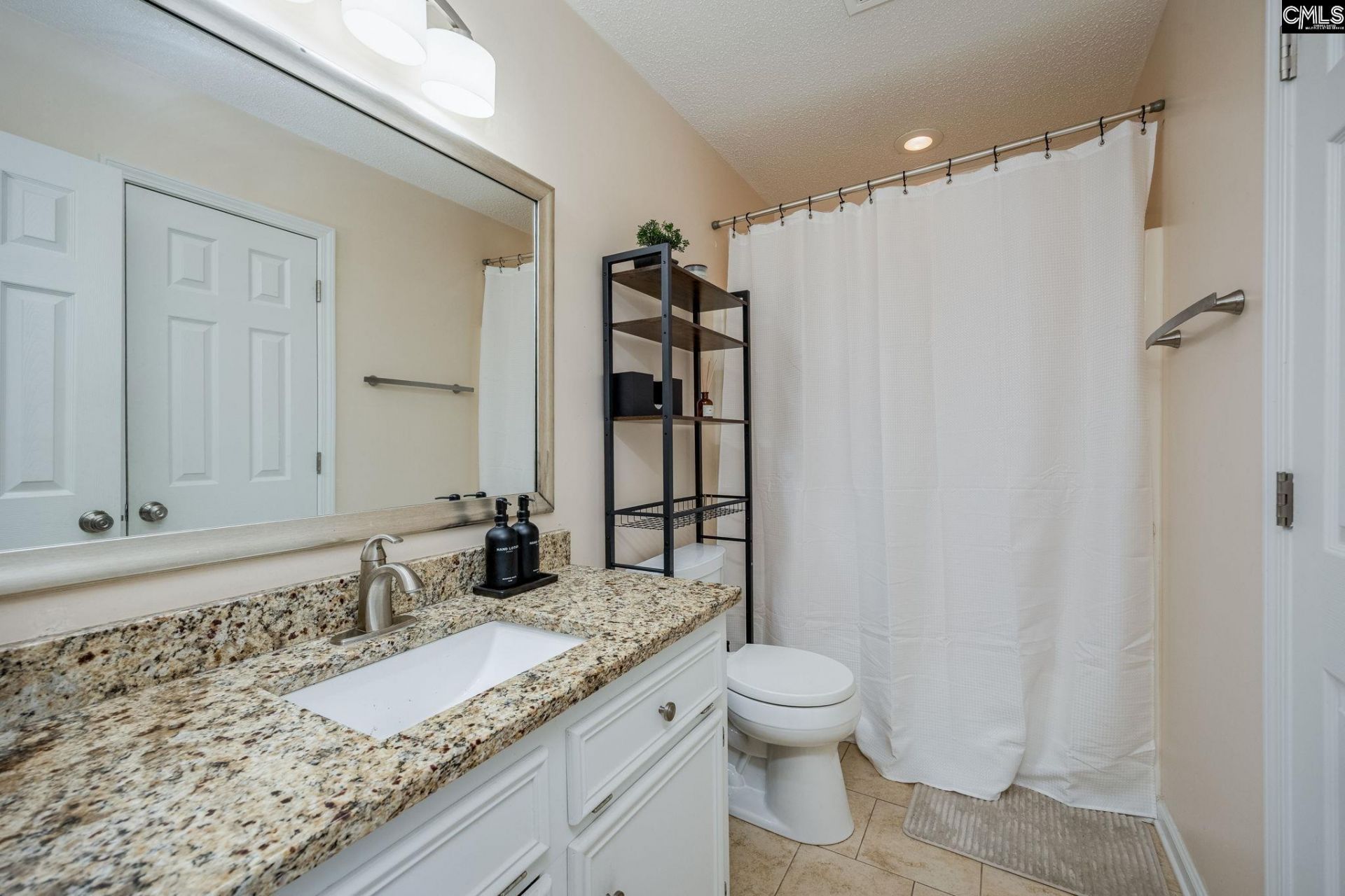 6 Holly Thorn Court Photo 25