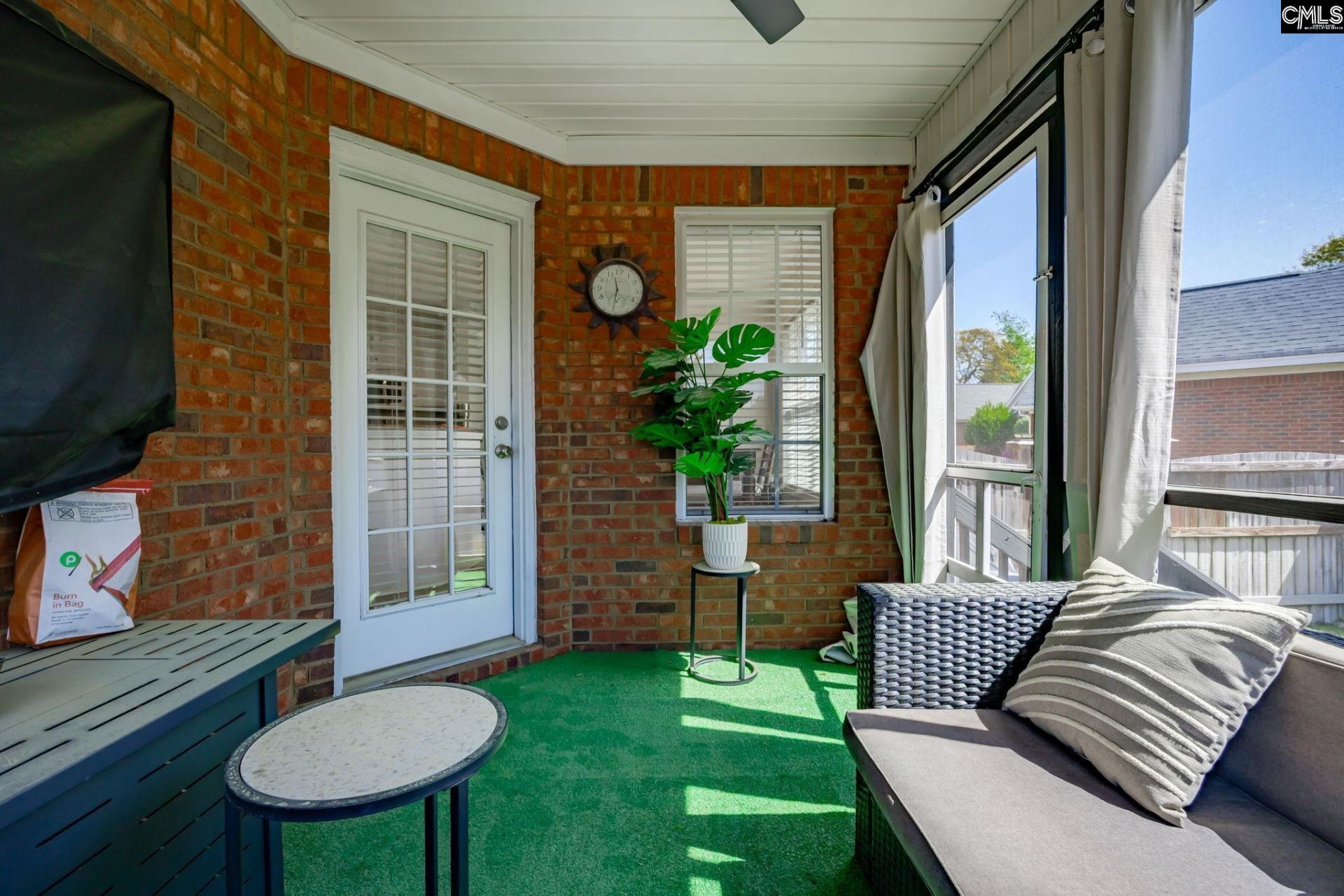 6 Holly Thorn Court Photo 31