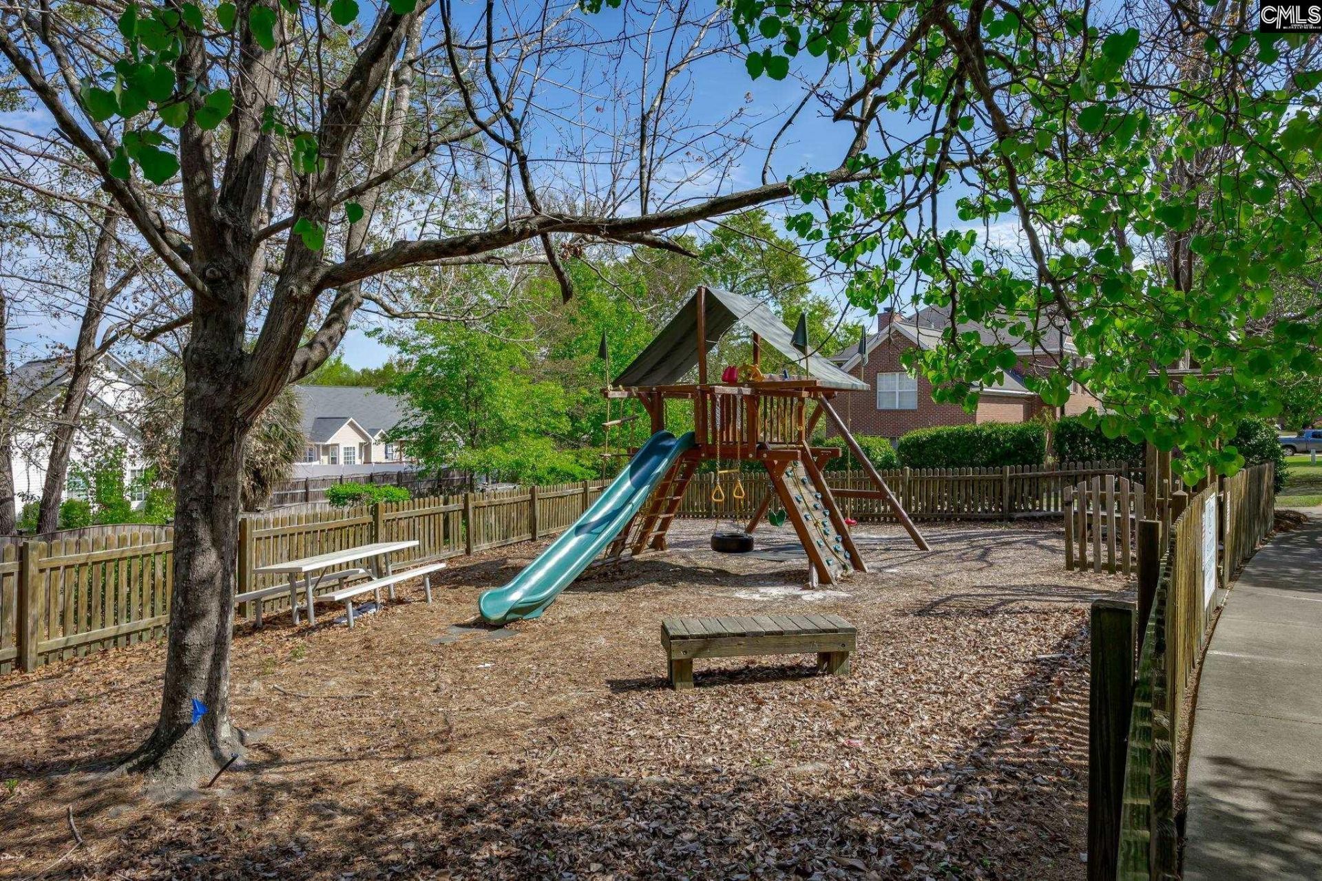 6 Holly Thorn Court Photo 38