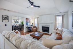 6 Holly Thorn Court  photo 4