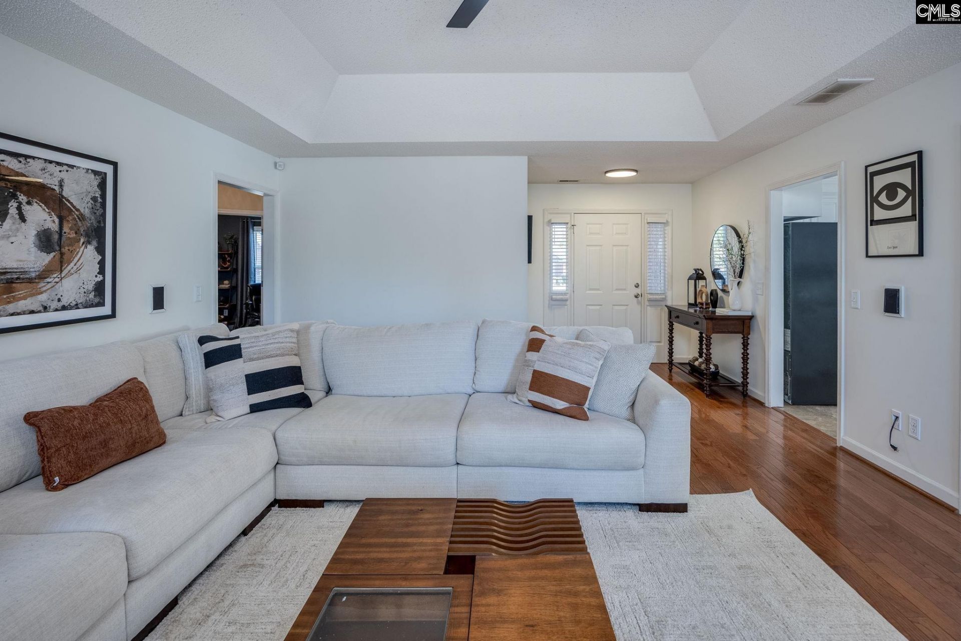 6 Holly Thorn Court  Photo 6