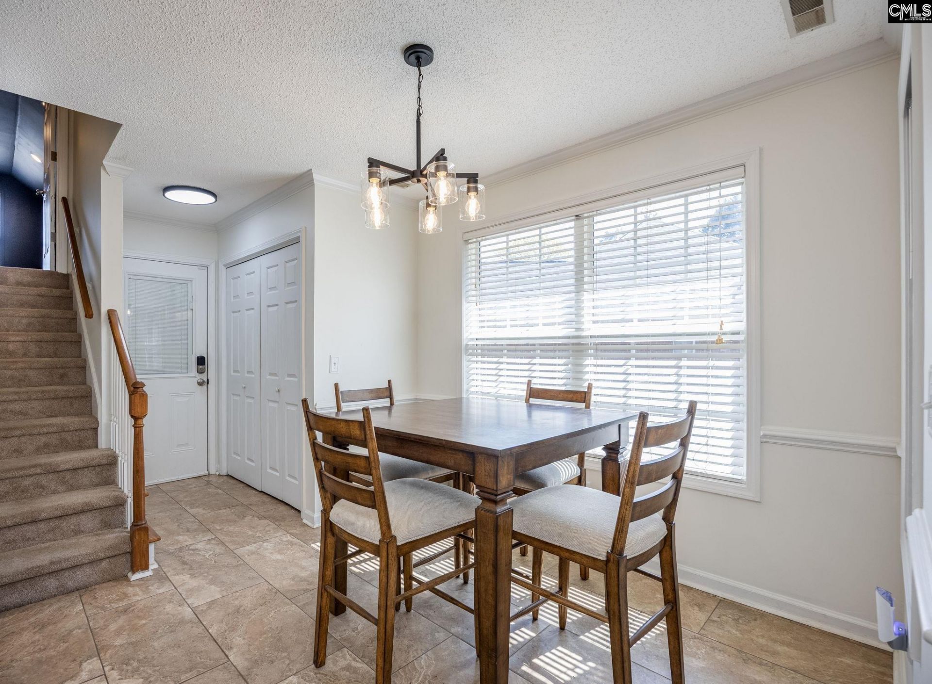 6 Holly Thorn Court  Photo 8