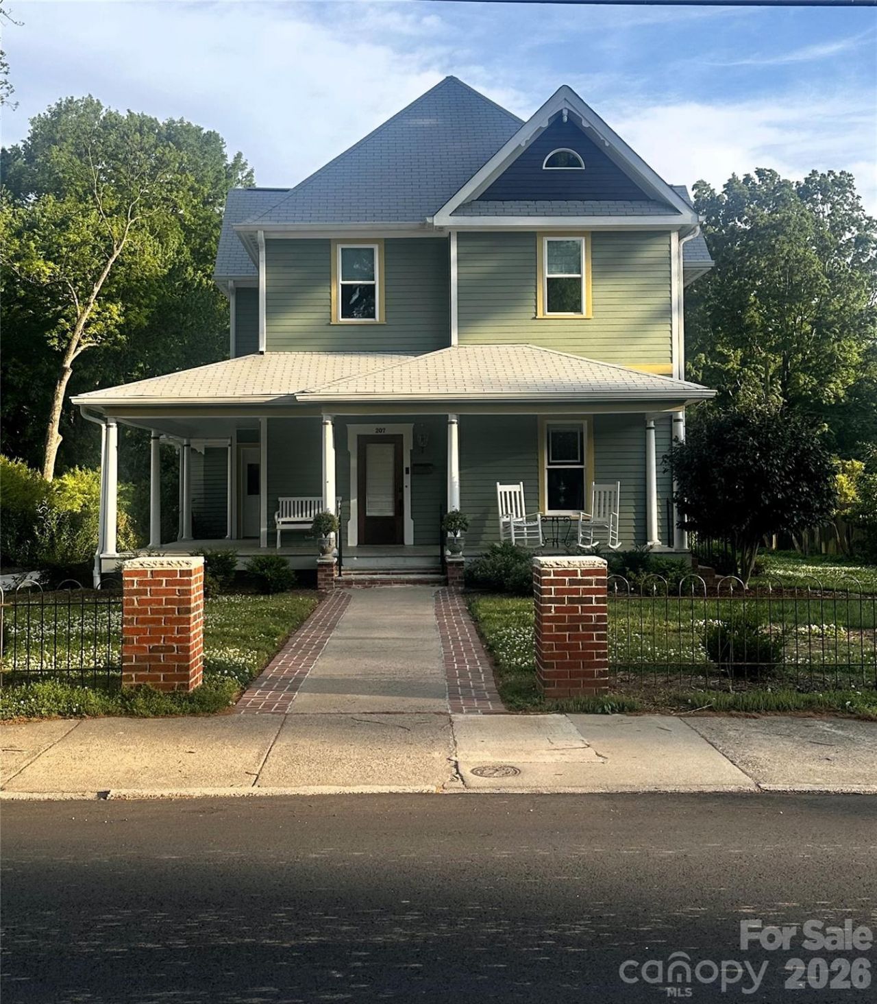 207 W Academy Street, Cherryville, NC 28021 Main Photo