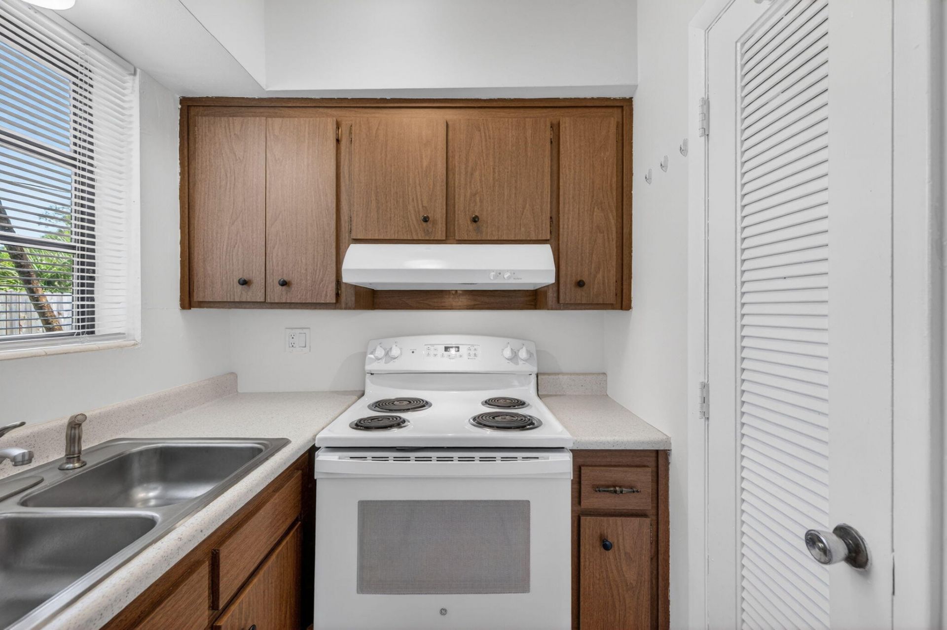 2500 SW 18th Terrace, Unit 1-8, Fort Lauderdale, FL 33315 Photo