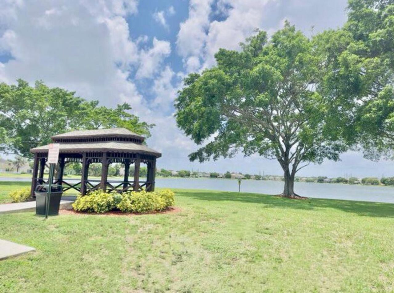 122 Kensington Way, Royal Palm Beach, FL 33414 Photo