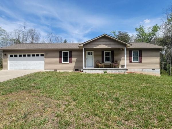 1039 Gray Eagle Dr, Crossville, TN 38572
