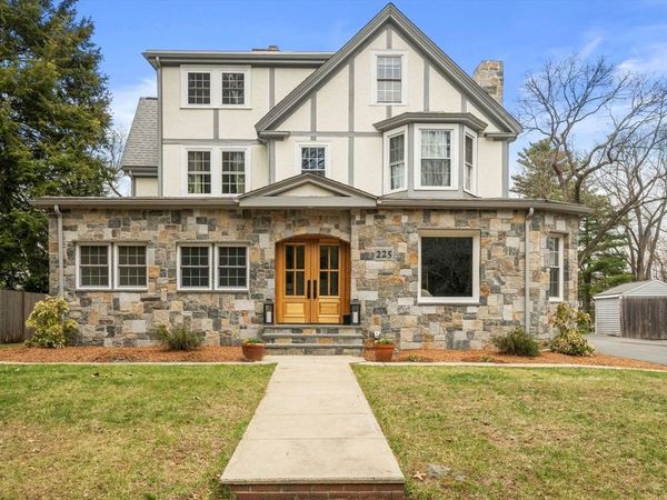 225 Walnut St, Wellesley, MA 02481