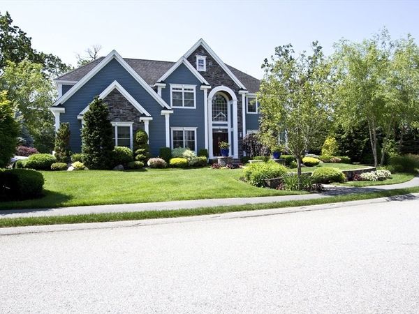 10 Woodbury Ln, Middleton, MA 01949