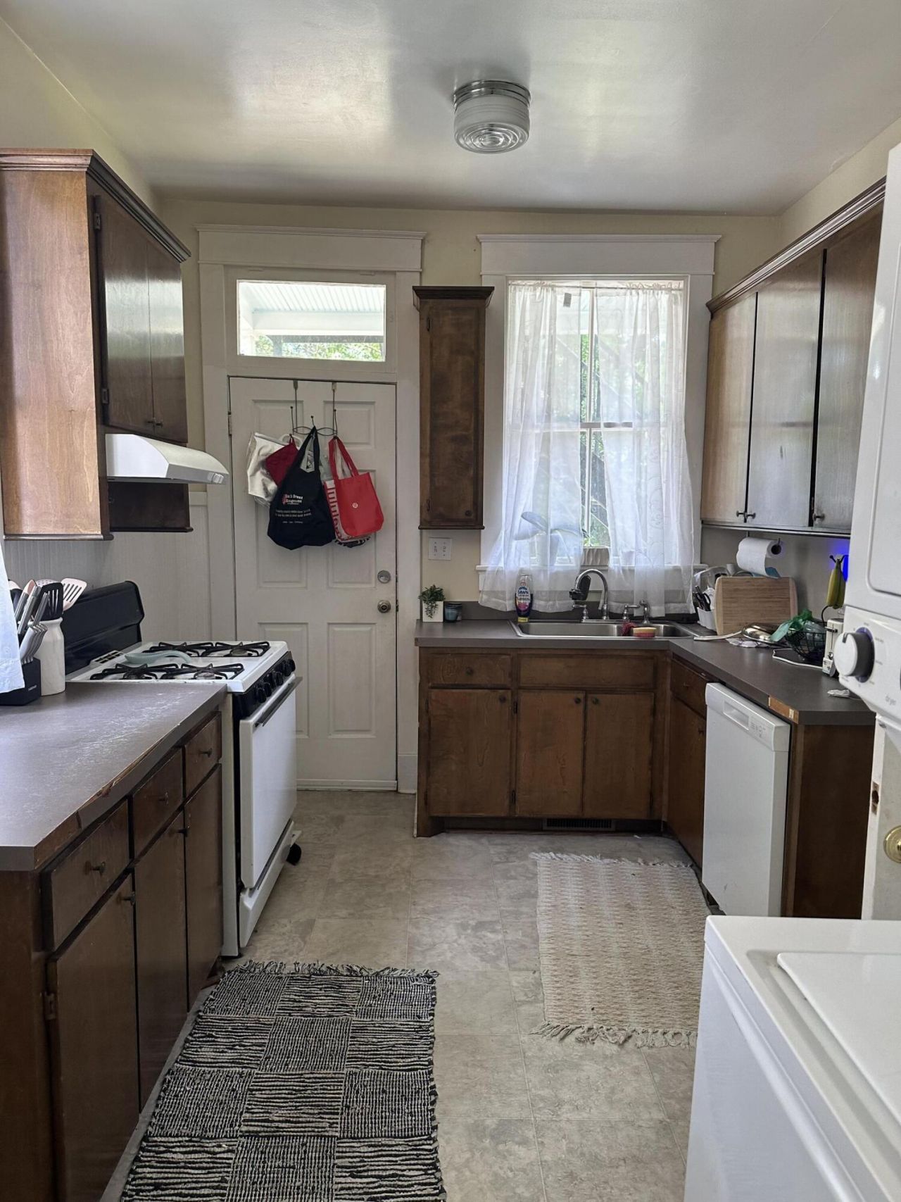 16 Elizabeth Street Photo 10