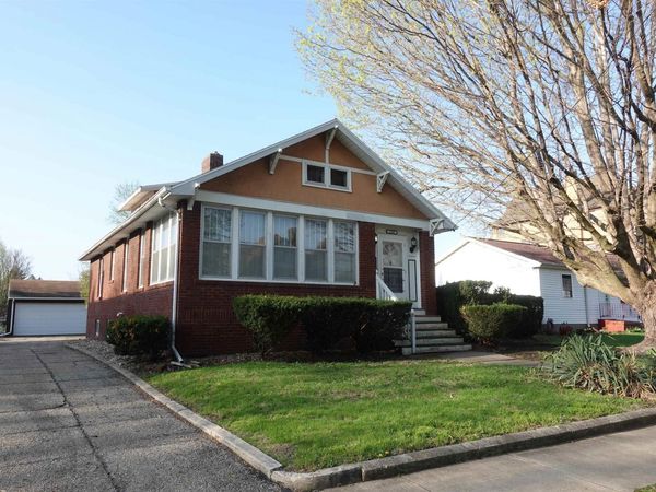 1348 E KNOX Street, Galesburg, IL 61401