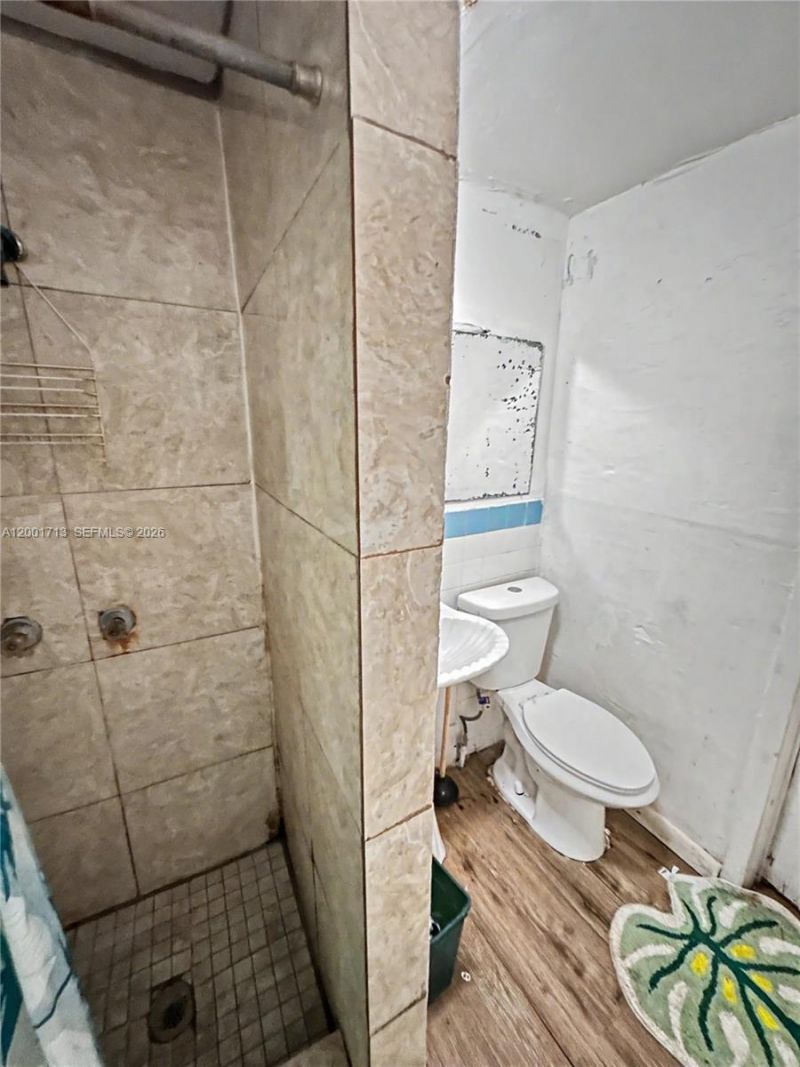 2106 NW 70th St, Miami, FL 33147 Photo