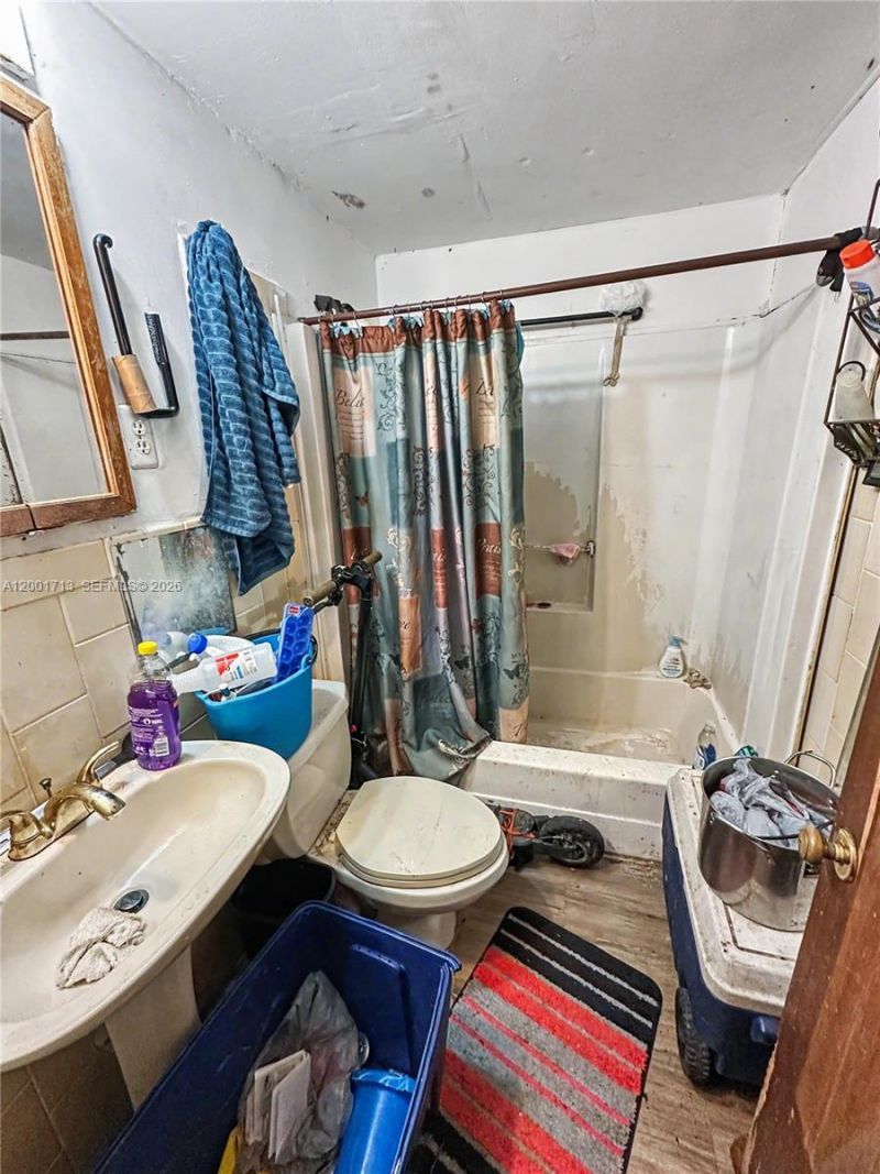 2106 NW 70th St, Miami, FL 33147 Photo