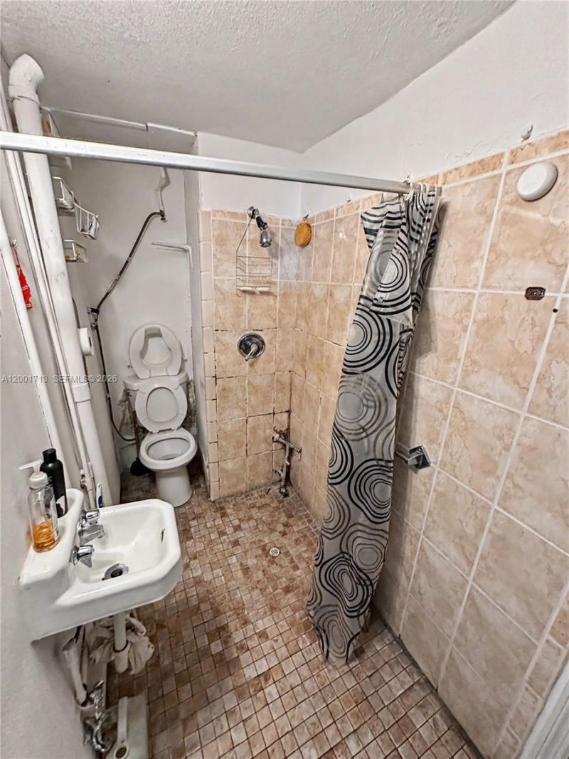 2106 NW 70th St, Miami, FL 33147 Photo