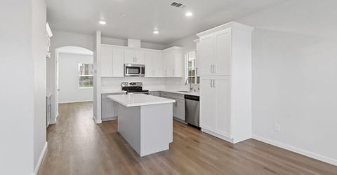 8167 Weeping Willow Ln, Sacramento, CA 95828 Photo