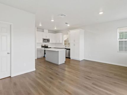 8167 Weeping Willow Ln, Sacramento, CA 95828 Photo