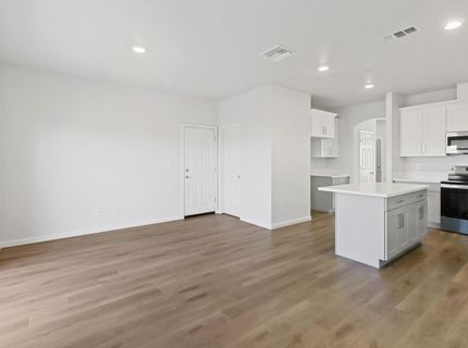 8167 Weeping Willow Ln, Sacramento, CA 95828 Photo