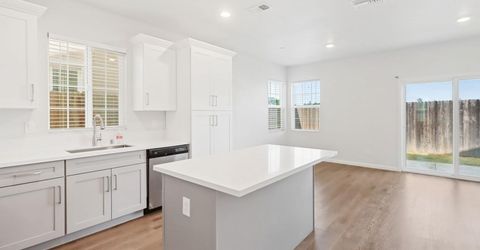 8167 Weeping Willow Ln, Sacramento, CA 95828 Photo