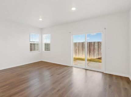 8167 Weeping Willow Ln, Sacramento, CA 95828 Photo