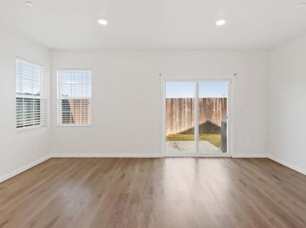 8167 Weeping Willow Ln, Sacramento, CA 95828 Photo