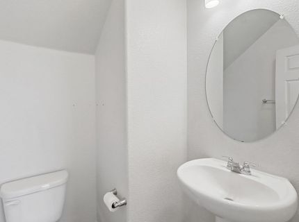 8167 Weeping Willow Ln, Sacramento, CA 95828 Photo