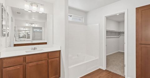 8167 Weeping Willow Ln, Sacramento, CA 95828 Photo