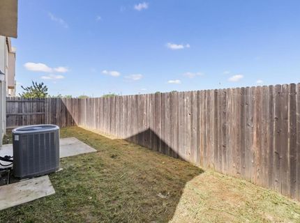 8167 Weeping Willow Ln, Sacramento, CA 95828 Photo