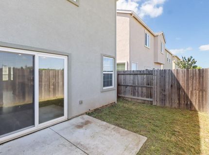 8167 Weeping Willow Ln, Sacramento, CA 95828 Photo