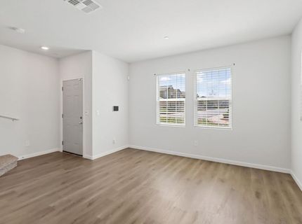 8167 Weeping Willow Ln, Sacramento, CA 95828 Photo