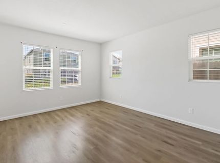 8167 Weeping Willow Ln, Sacramento, CA 95828 Photo