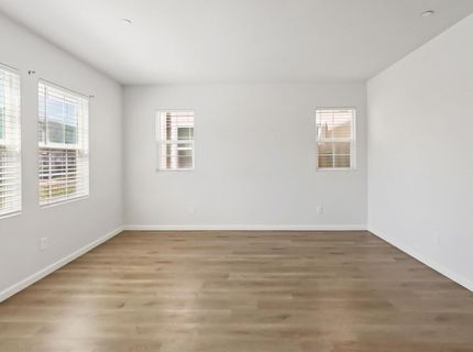 8167 Weeping Willow Ln, Sacramento, CA 95828 Photo